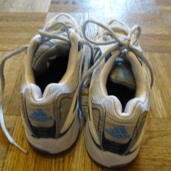 EUC ADIDAS RUNNERS - Picture 3 of 4